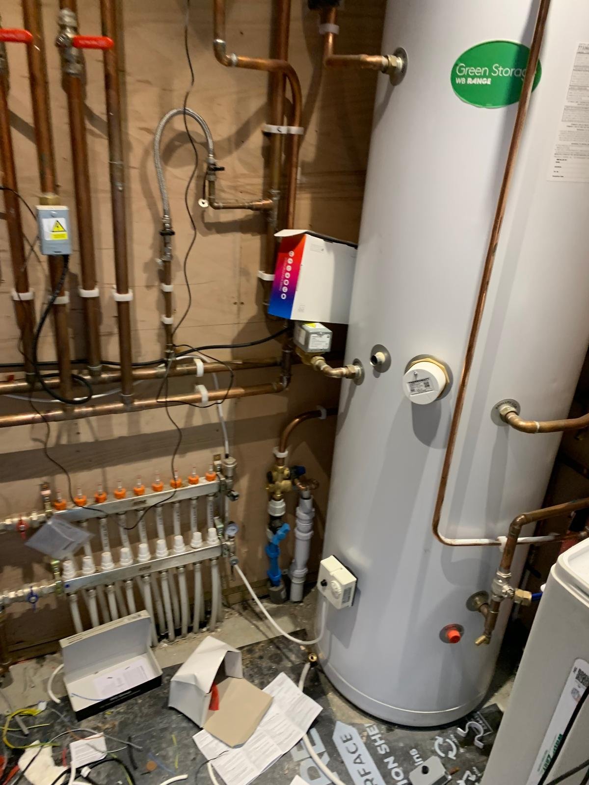 "HIU installation by expert engineers in London"

"Reliable gas engineers performing maintenance on a district heating system"

"Affordable HIU repair services in London"