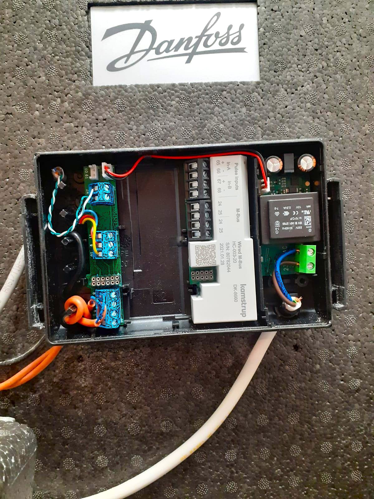 HIU control board and electronic components inspection during HIU repair in London