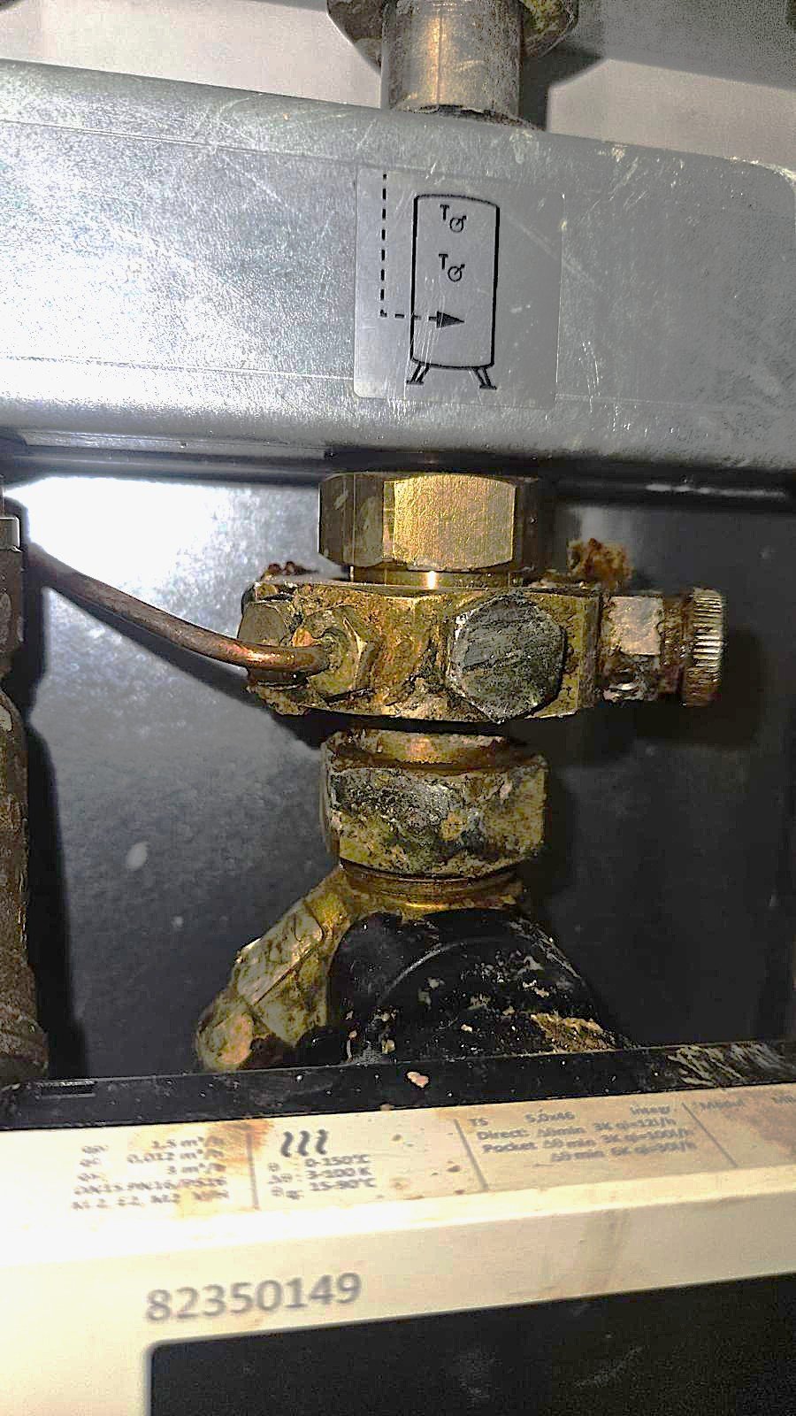 Faulty HIU valve and pipe connection inspected during repair service in London